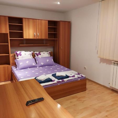 Bya Apartment Яш Екстериор снимка